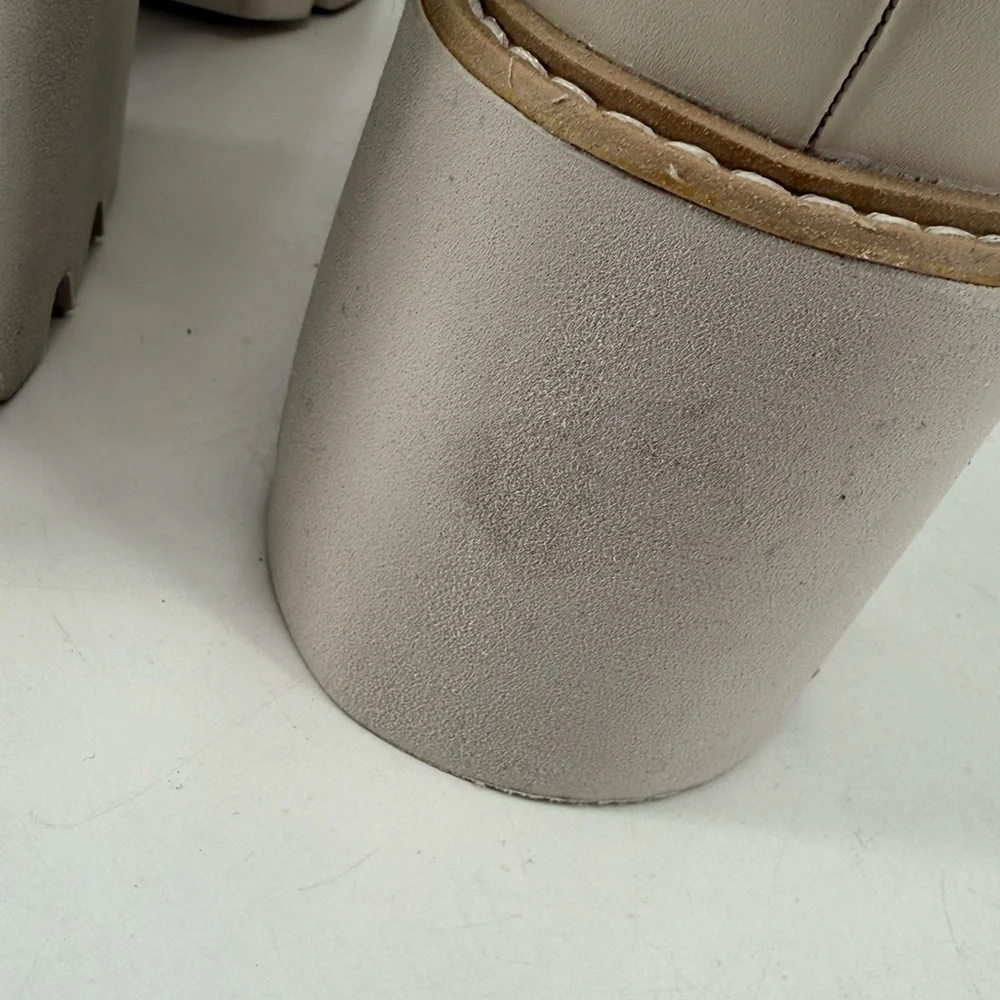 Dolce Vita Cream Lug Sole Chelsea Boots Size 10 Platform Ankle Boot Size 10 NWOB